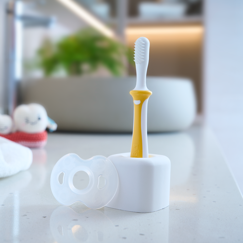 Pigeon - Training Toothbrush - Lesson 1 - Yellow
