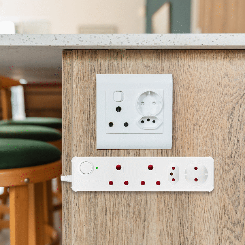 Switched 4-Way Medium Surge-Protected Multiplug 0.5m Cord - White - image 7