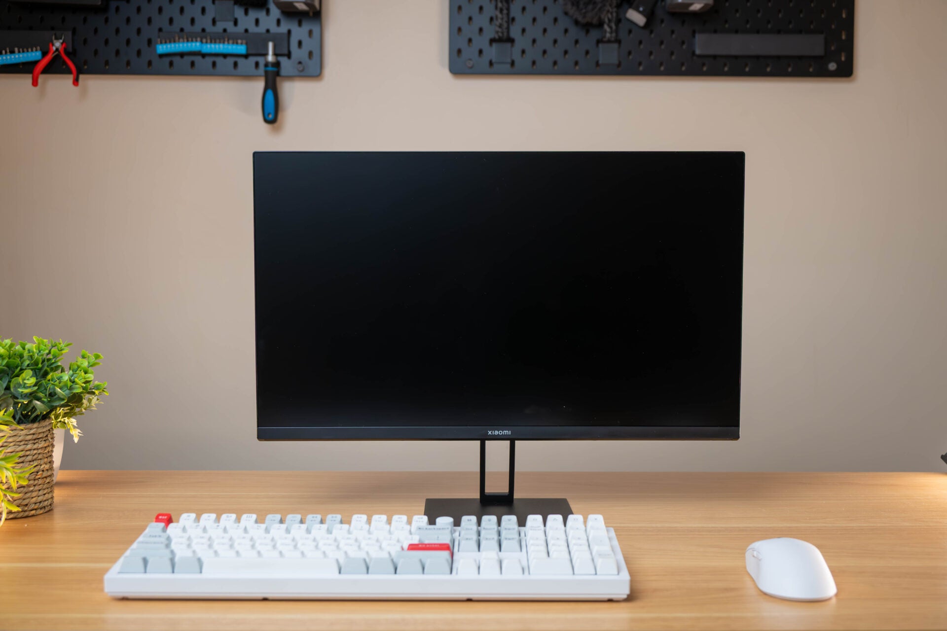 Xiaomi G24i 24" Full HD 1080p IPS Gaming Monitor (180Hz, 1ms, 16:9, HDMI/DP, and AMD FreeSync) – image 10