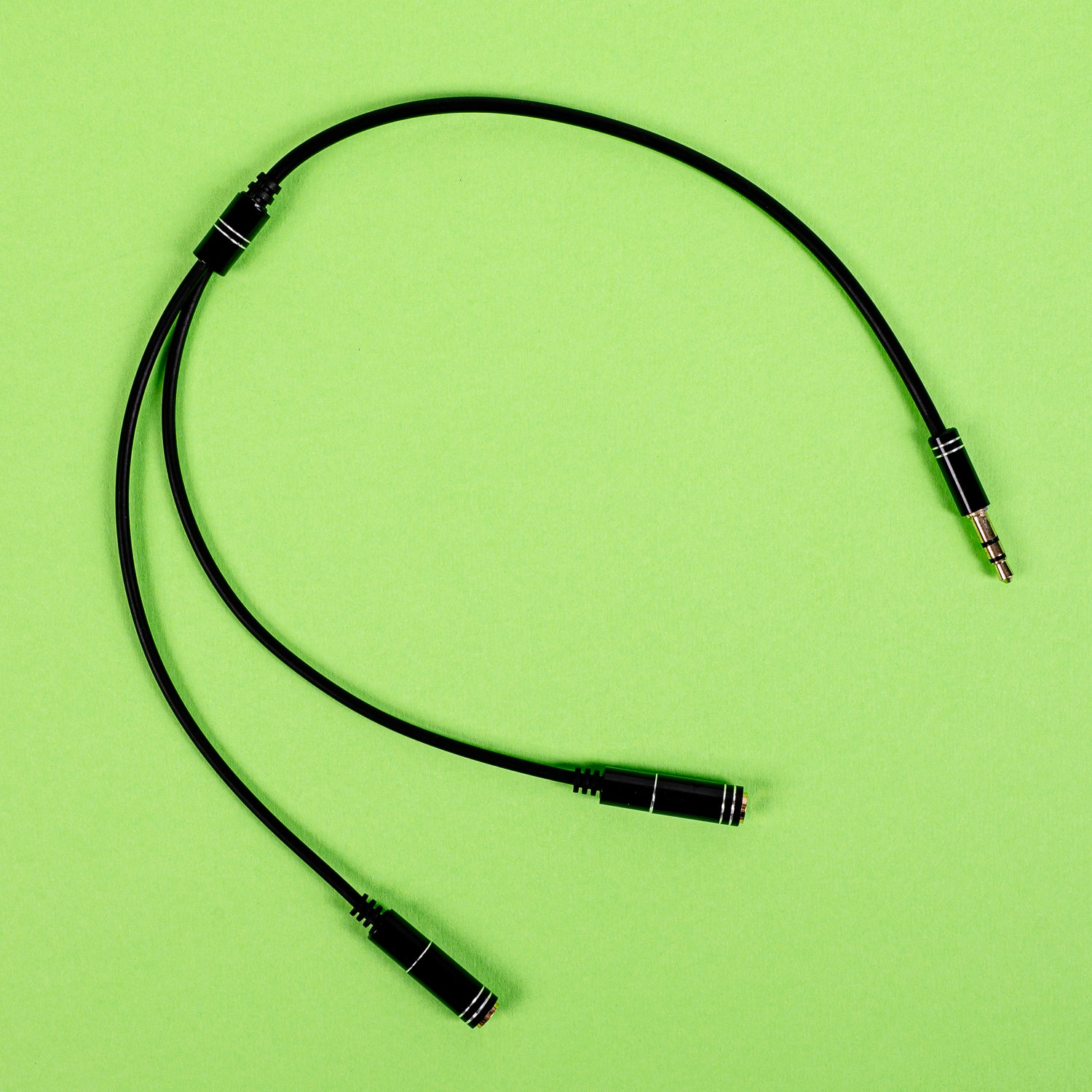 Gizzu 3-Pole Audio Splitter Cable - Black – image 5