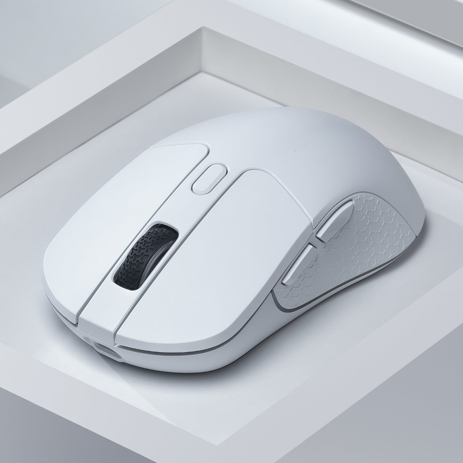Keychron M3 RGB Wireless Optical Mouse - White – image 4