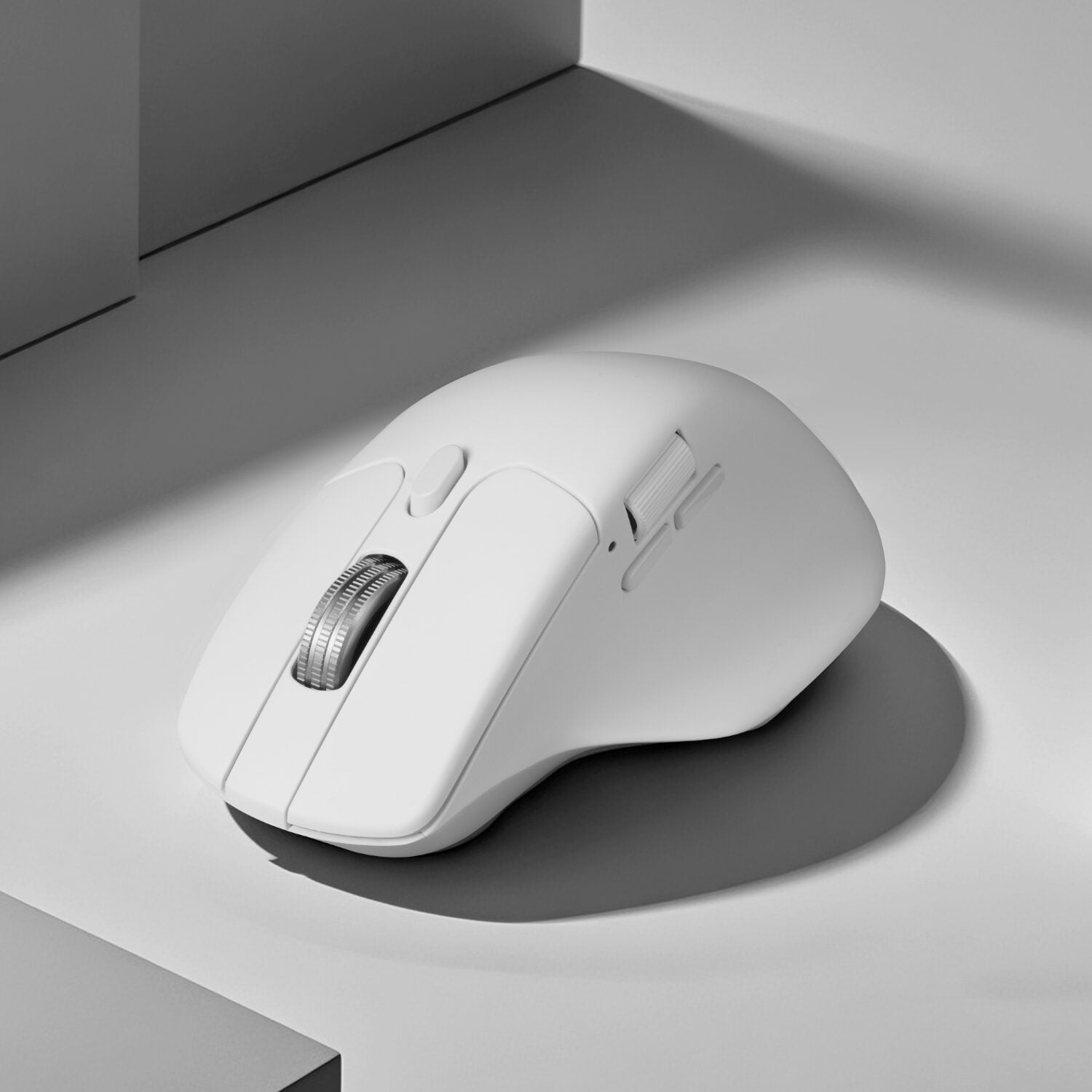Keychron M6SB72 1K Wireless Mouse (BT/2.4GHz/Wired) with Huano silent Micro switch and premium wheel - White – image 3