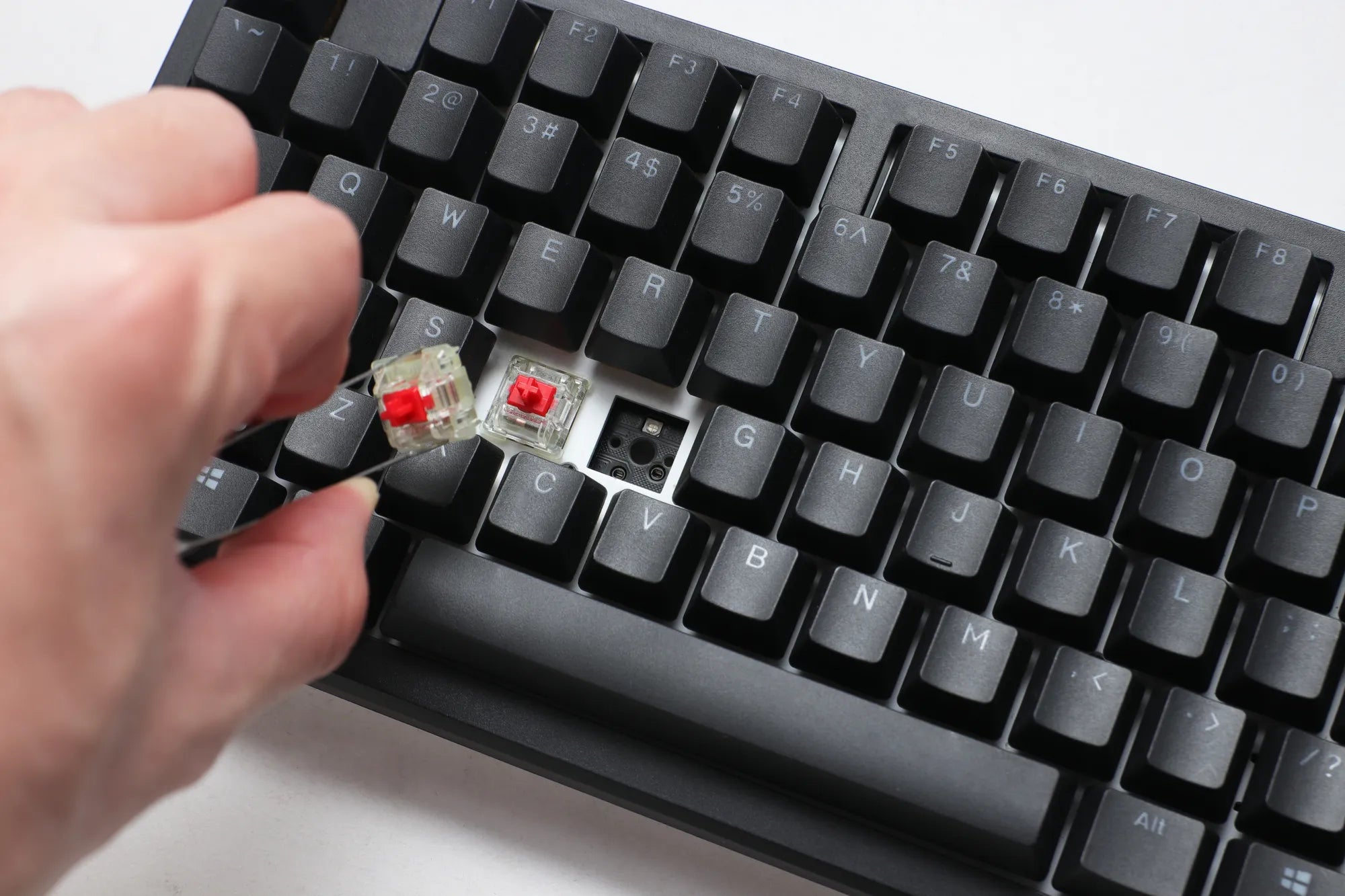 Ducky Keyboard Zero 6108 100% Mechanical Wireless Keyboard; RGB; USB 2.0 / 2.4GHz / BT - Cherry MX2A Blue switches. - image 3