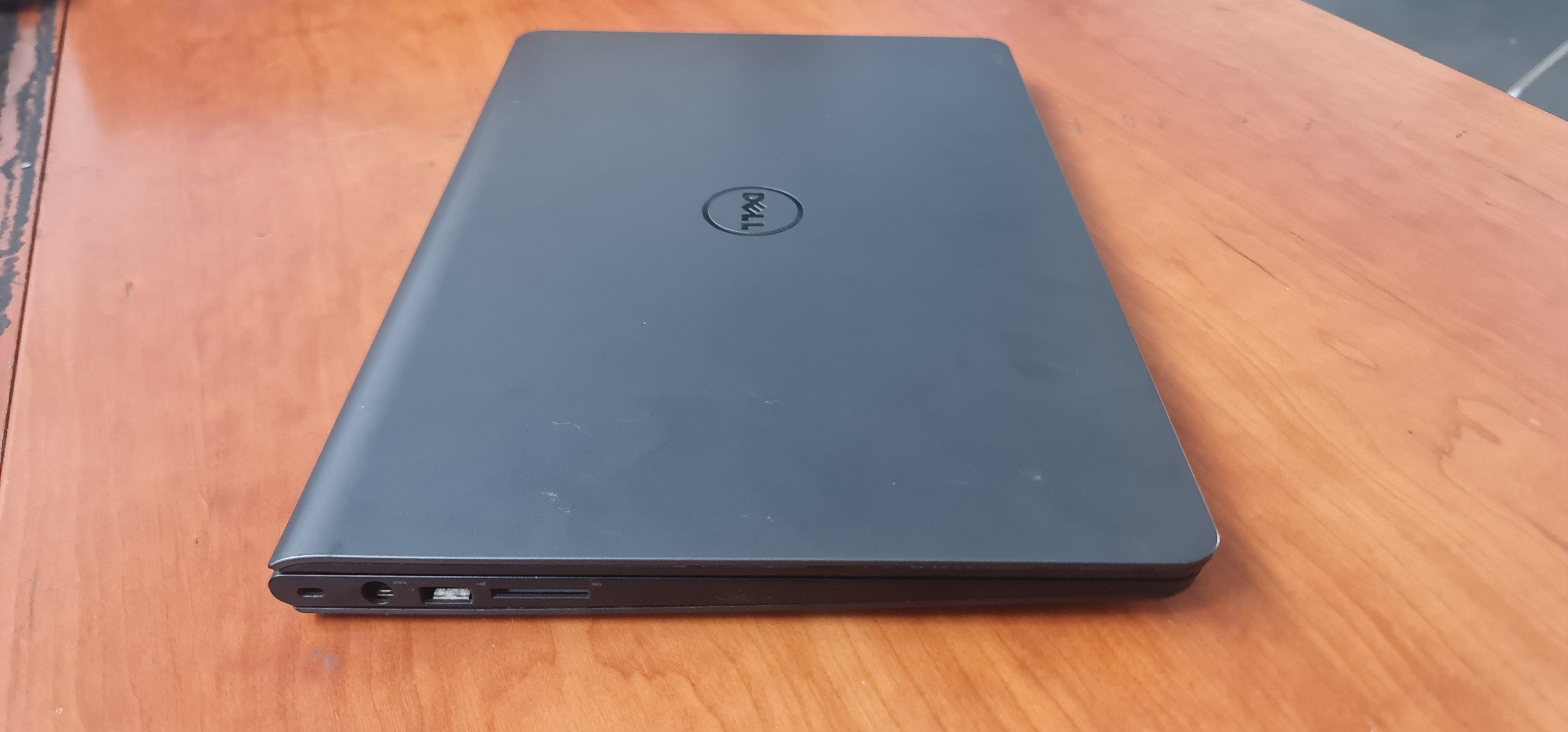 Dell Latitude 3550 Covers (Including Bezel, Display Cable, Wi-Fi Cables, Speakers, Touchpad) - Refurbished